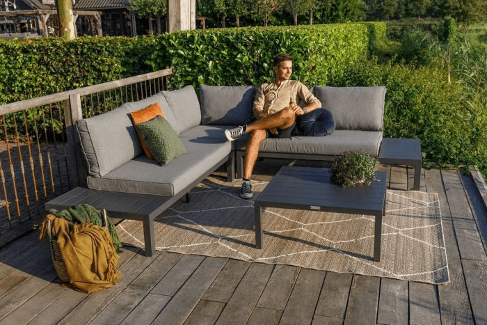 Wie eine Aluminium Gartenlounge den Komfort und Stil Ihres Gartens verbessert