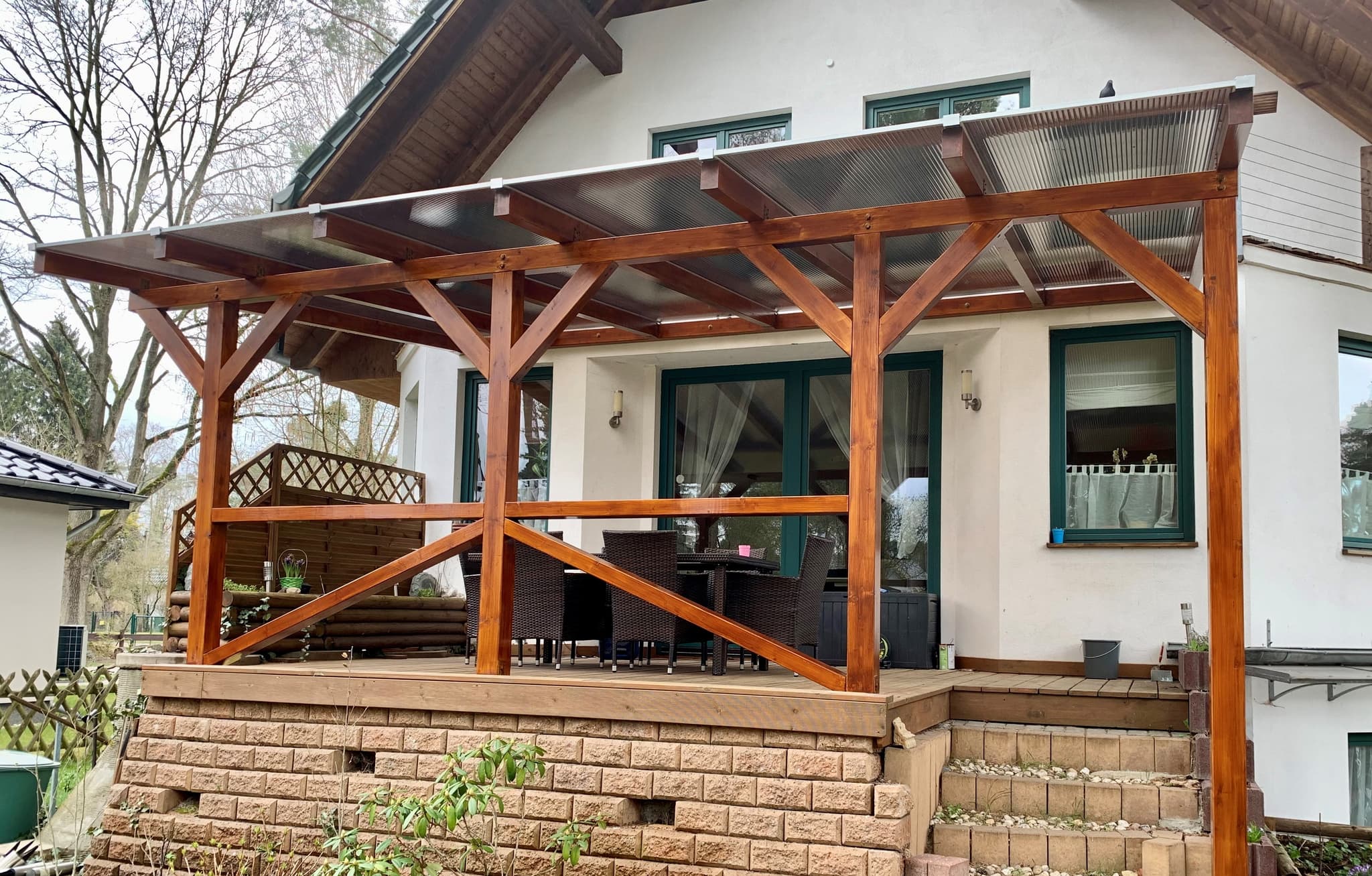 Eine ausführliche Anleitung zum Bau eines Gartenzimmers und zum Kauf einer Terrassenüberdachung oder eines Wintergartens