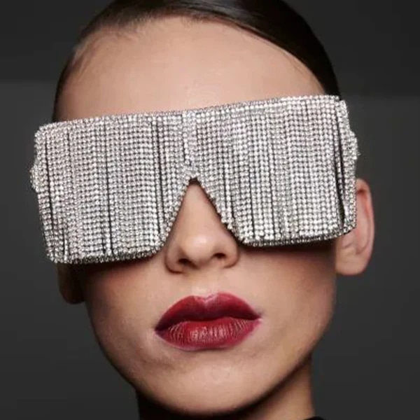 Für lange Tage im Freien ist eine Festival Sonnenbrille ideal