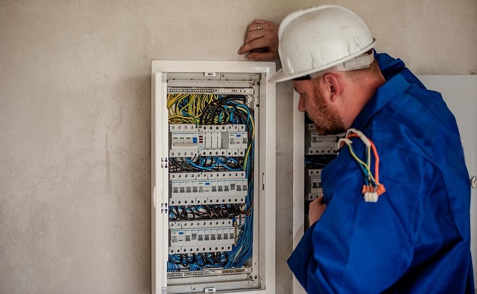 Notfall Elektriker in der Nähe: Unverzichtbar an Feiertagen