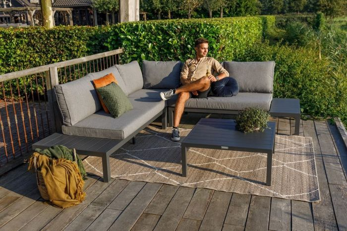Wie eine Aluminium Gartenlounge den Komfort und Stil Ihres Gartens verbessert