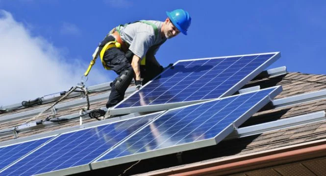 Baubz beleuchtet den Wandel: Eine solarbetriebene Reise zur Nachhaltigkeit