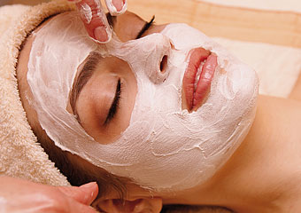 Innovative Gesichtspflegeprodukte: Wie sie die Haut verwöhnen und schützen