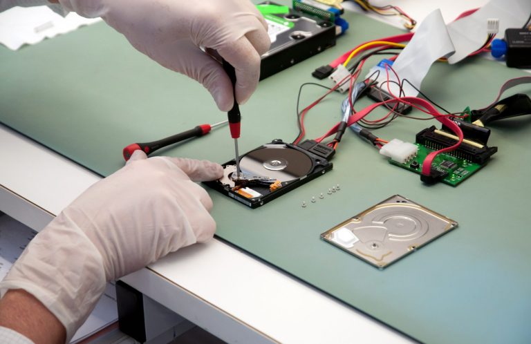 Laboratory-for-recovering-data-scaled