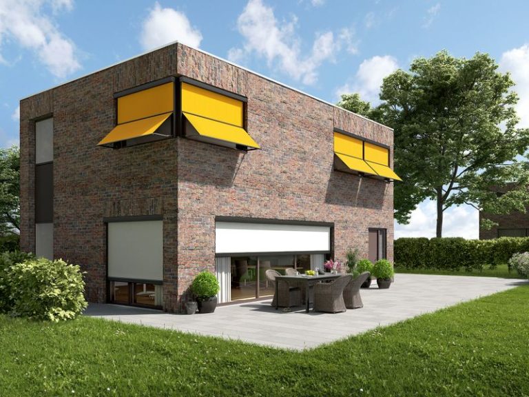 brick-house-equipped-with-vertical-cassette-awnings-mx-776-and-marquisolettes-mx-740