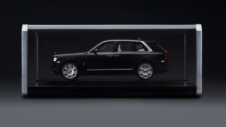 Rolls-Royce Accessories: Replica Model Car - Cullinan